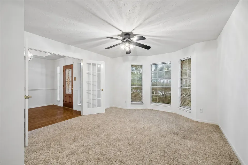5 Bed 3 Bath Established Contemporary Home in Pearland, TX - 3