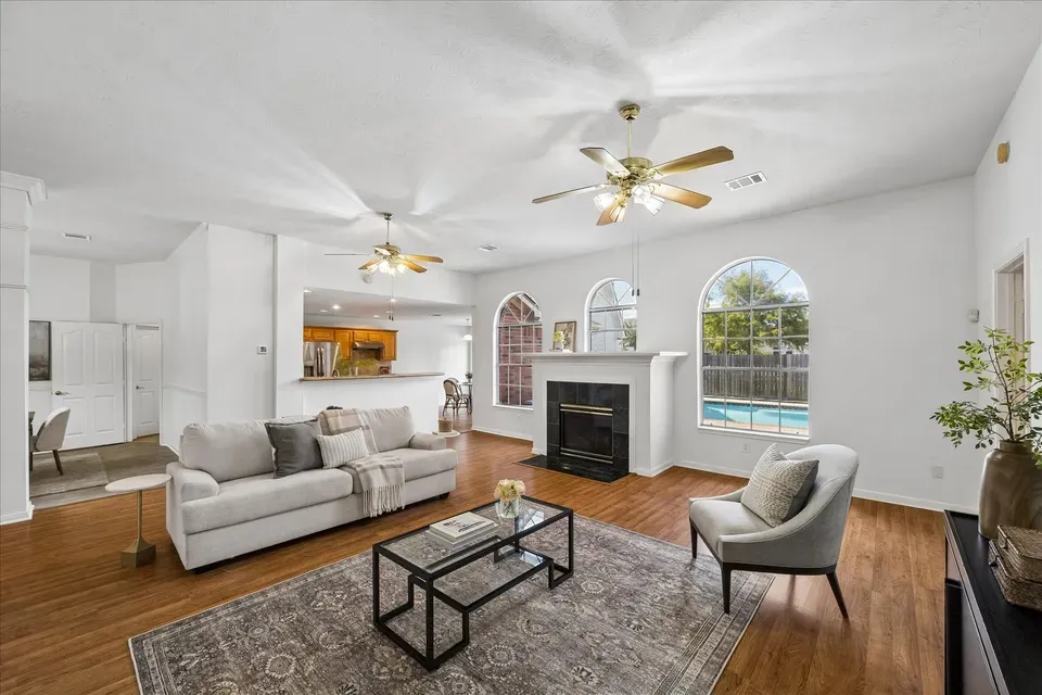 5 Bed 3 Bath Established Contemporary Home in Pearland, TX - 5