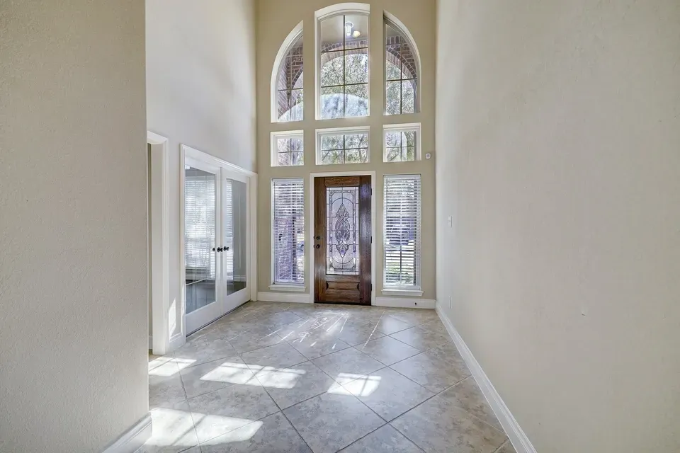 5 Bed 3 Bath Established Contemporary Home in Pearland, TX - 1