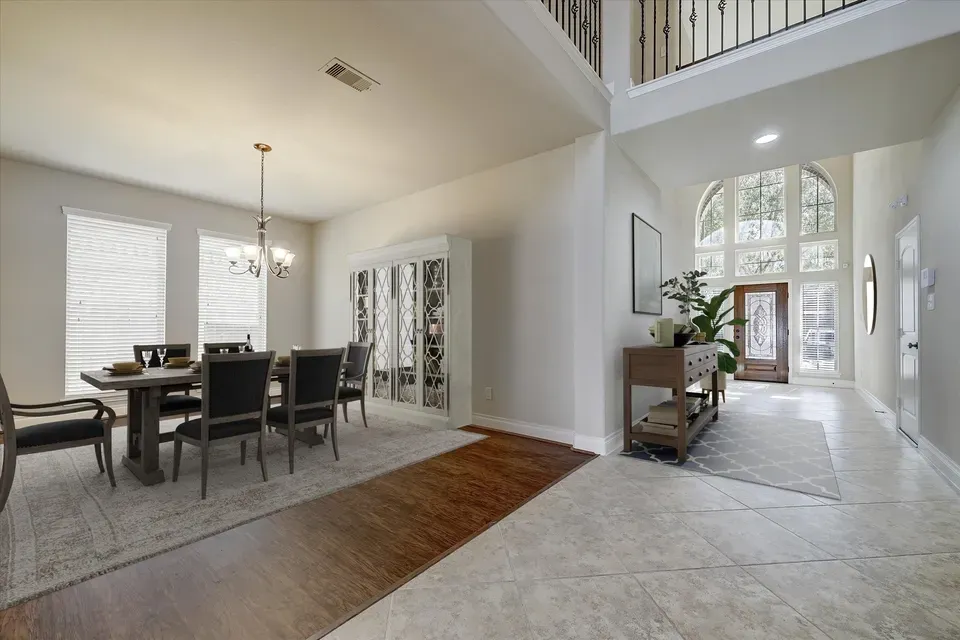 5 Bed 3 Bath Established Contemporary Home in Pearland, TX - 3