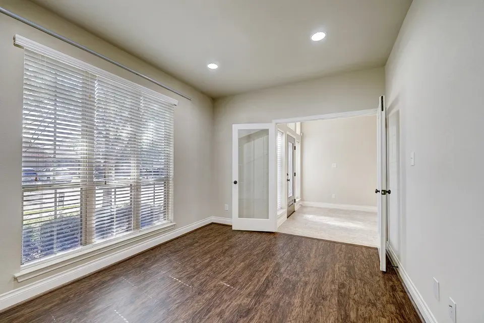 5 Bed 3 Bath Established Contemporary Home in Pearland, TX - 5