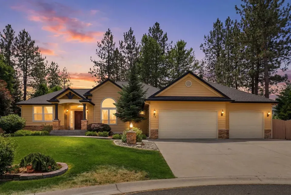 5 Bed 3 Bath Established Contemporary Home in Spokane, WA