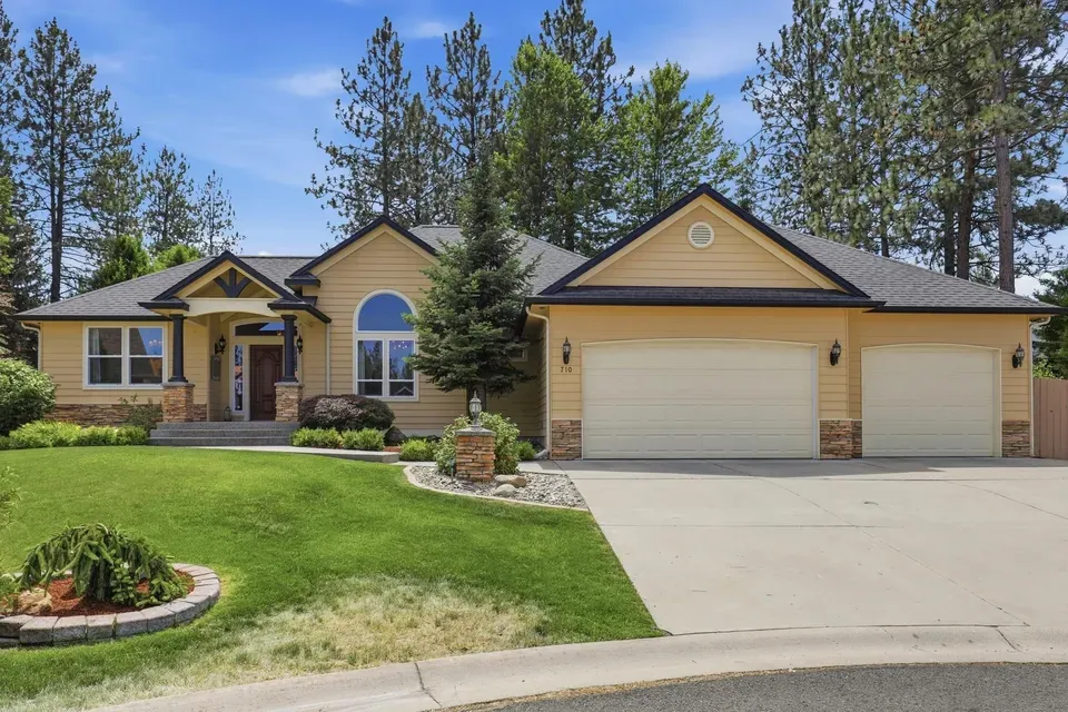 5 Bed 3 Bath Established Contemporary Home in Spokane, WA - 4