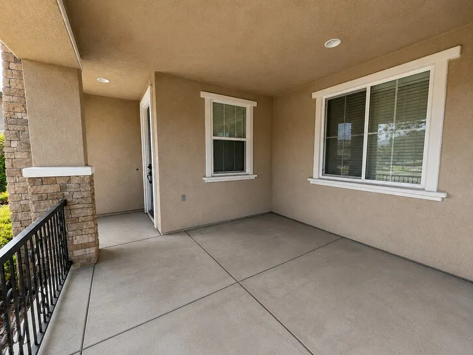 5 Bed 3 Bath Established Contemporary Home in Temecula, CA - 4