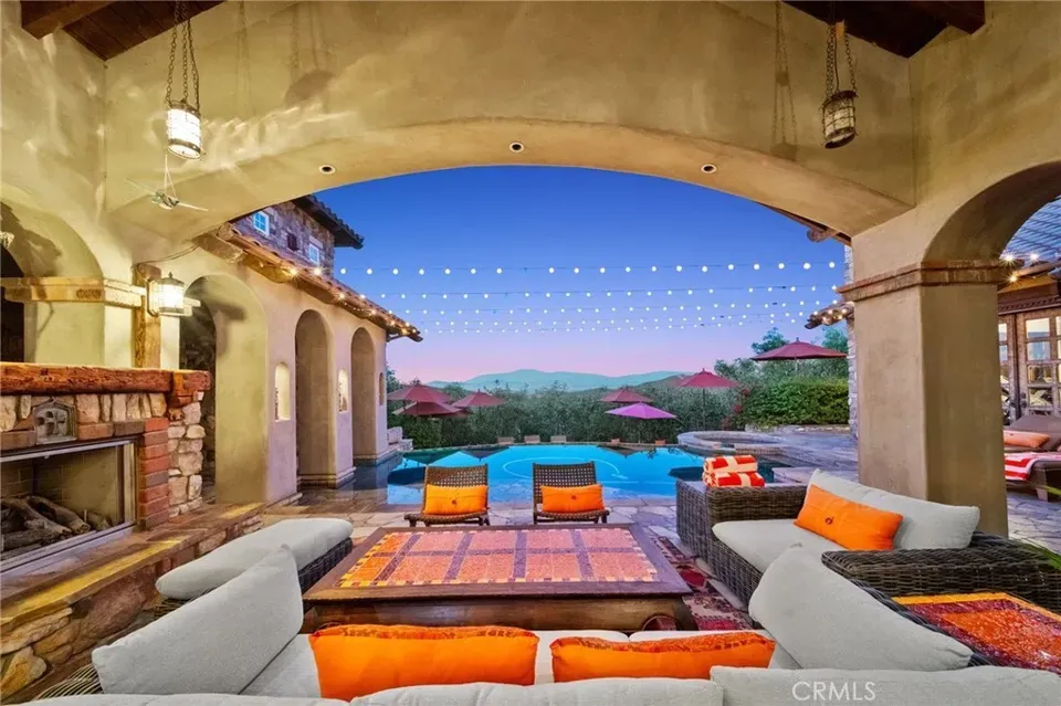 5 Bed 3 Bath Established Contemporary Home in Temecula, CA - 2