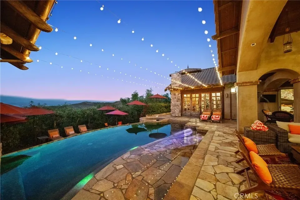 5 Bed 3 Bath Established Contemporary Home in Temecula, CA - 3