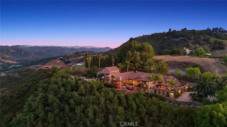 5 Bed 3 Bath Established Contemporary Home in Temecula, CA - 5