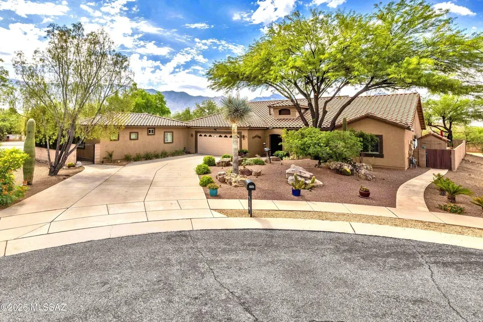 5 Bed 3 Bath Established Contemporary Home in Tucson, AZ - 1