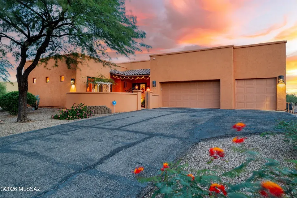 5 Bed 3 Bath Established Contemporary Home in Tucson, AZ