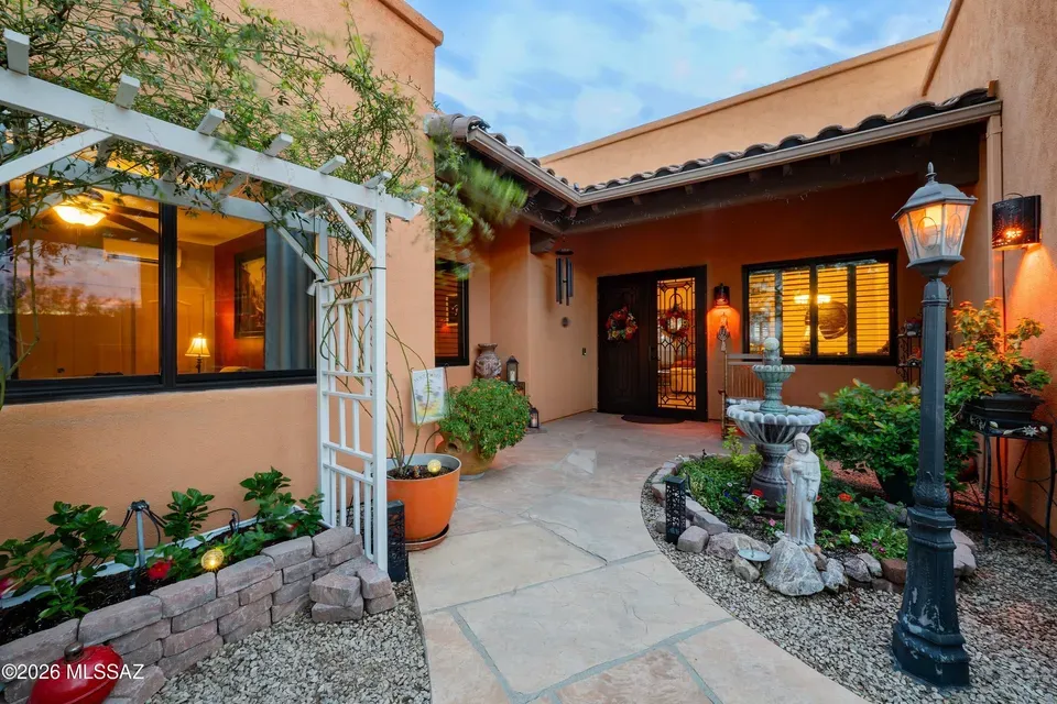 5 Bed 3 Bath Established Contemporary Home in Tucson, AZ - 2