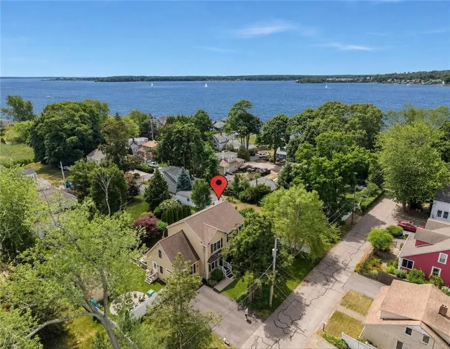5 Bed 3 Bath Established Contemporary Home in Warwick, RI