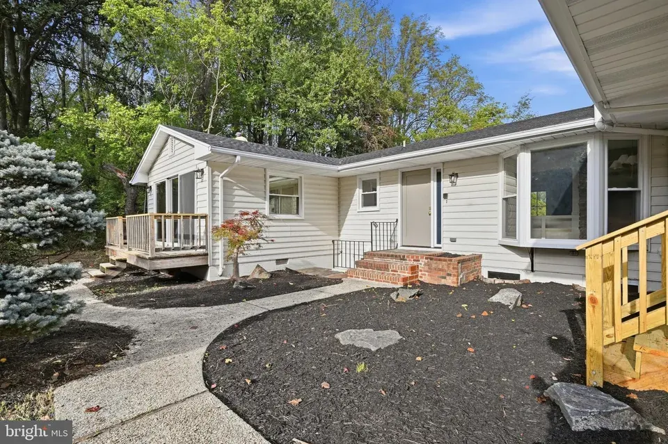 5 Bed 3 Bath Established Mid-Century Residence in Annapolis, MD