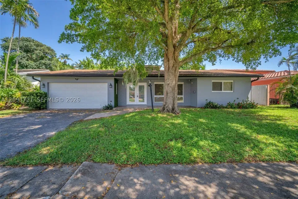5 Bed 3 Bath Established Mid-Century Residence in Hollywood, FL