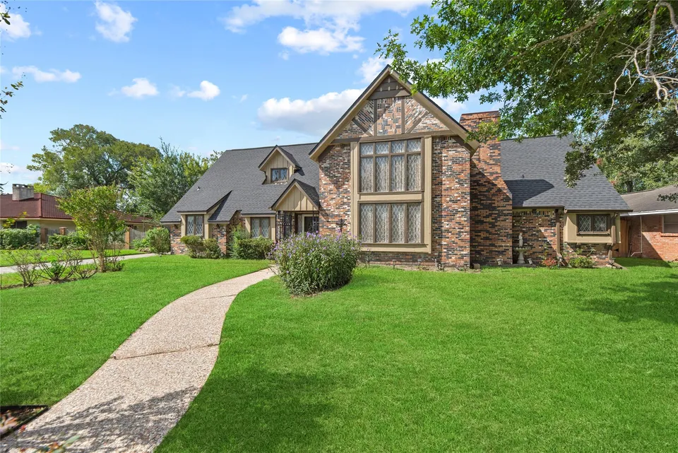 5 Bed 3 Bath Established Mid-Century Residence in Houston, TX - Hero
