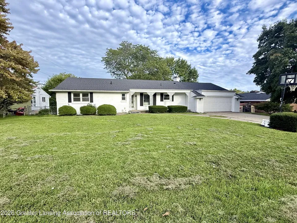 5 Bed 3 Bath Established Mid-Century Residence in Lansing, MI - 2