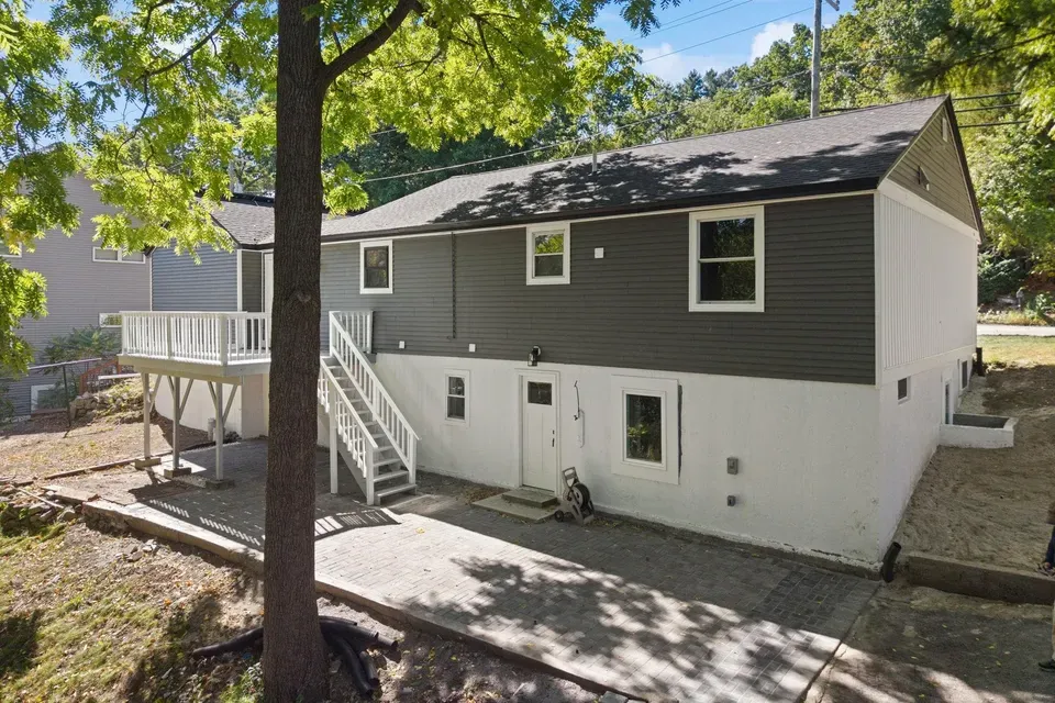 5 Bed 3 Bath Established Mid-Century Residence in Manchester, NH - 1