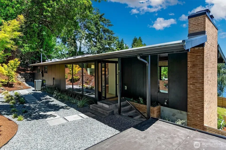 5 Bed 3 Bath Established Mid-Century Residence in Seattle, WA - 2