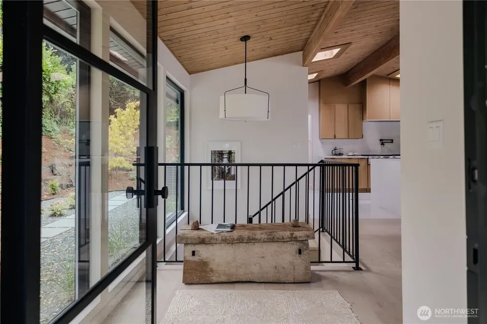 5 Bed 3 Bath Established Mid-Century Residence in Seattle, WA - 3