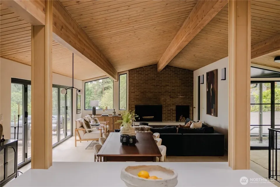 5 Bed 3 Bath Established Mid-Century Residence in Seattle, WA - 4