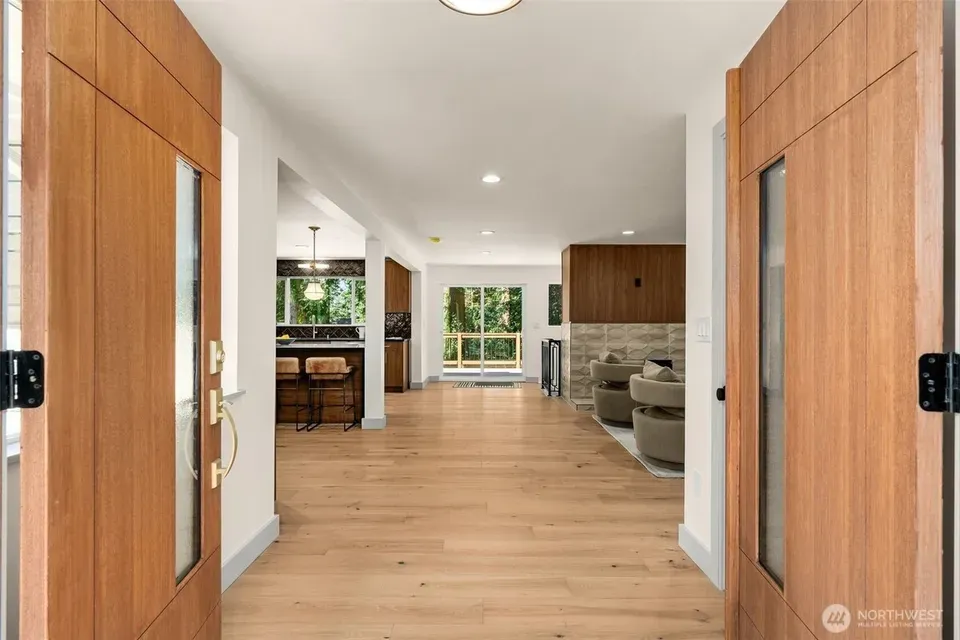 5 Bed 3 Bath Established Mid-Century Residence in Seattle, WA - 4