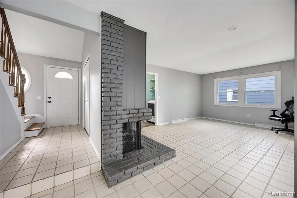 5 Bed 3 Bath Established Mid-Century Residence in Troy, MI - 4
