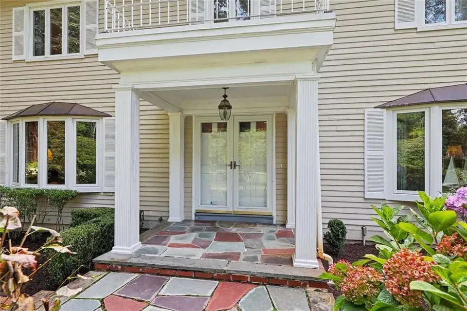 5 Bed 3 Bath Established Mid-Century Residence in Warwick, RI - 4