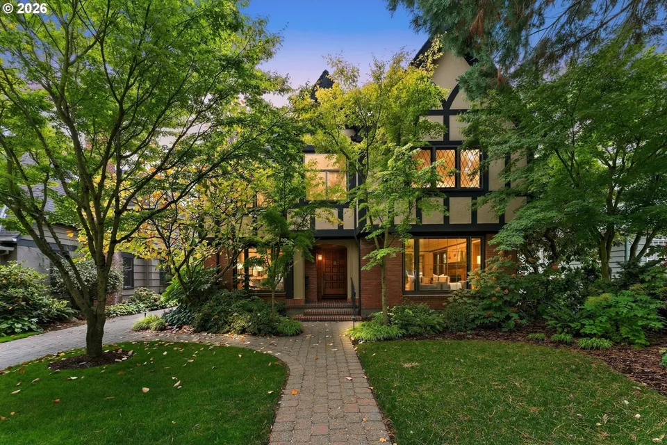 5 Bed 3 Bath Classic Historic Era Home in Portland, OR