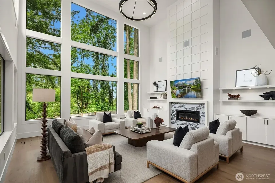5 Bed 3 Bath Modern Architectural Estate in Bellevue, WA - 3
