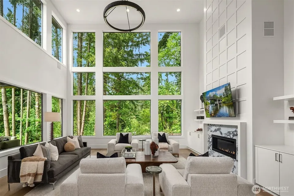 5 Bed 3 Bath Modern Architectural Estate in Bellevue, WA - 4