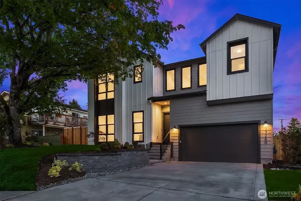 5 Bed 3 Bath Modern Architectural Estate in Bellevue, WA