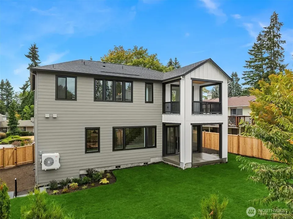 5 Bed 3 Bath Modern Architectural Estate in Bellevue, WA - 4
