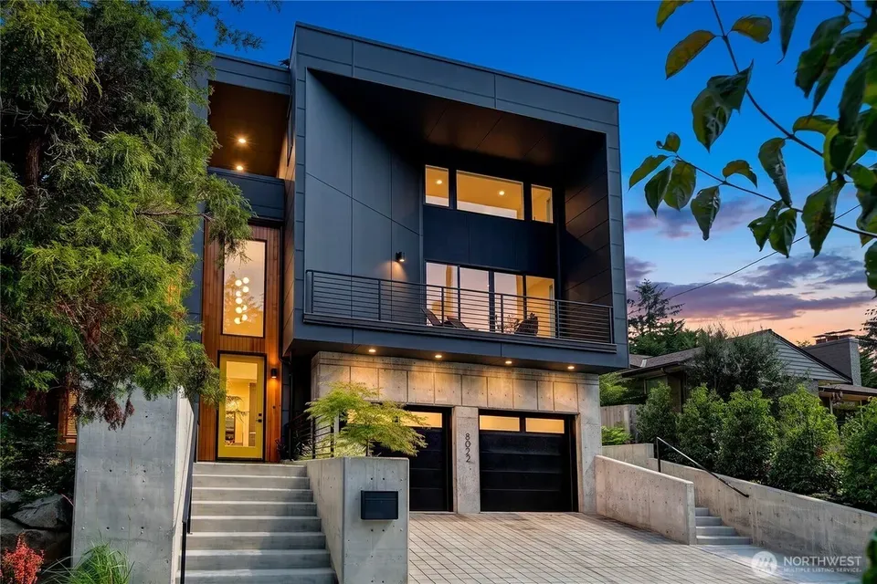 5 Bed 3 Bath Modern Architectural Estate in Seattle, WA - 1