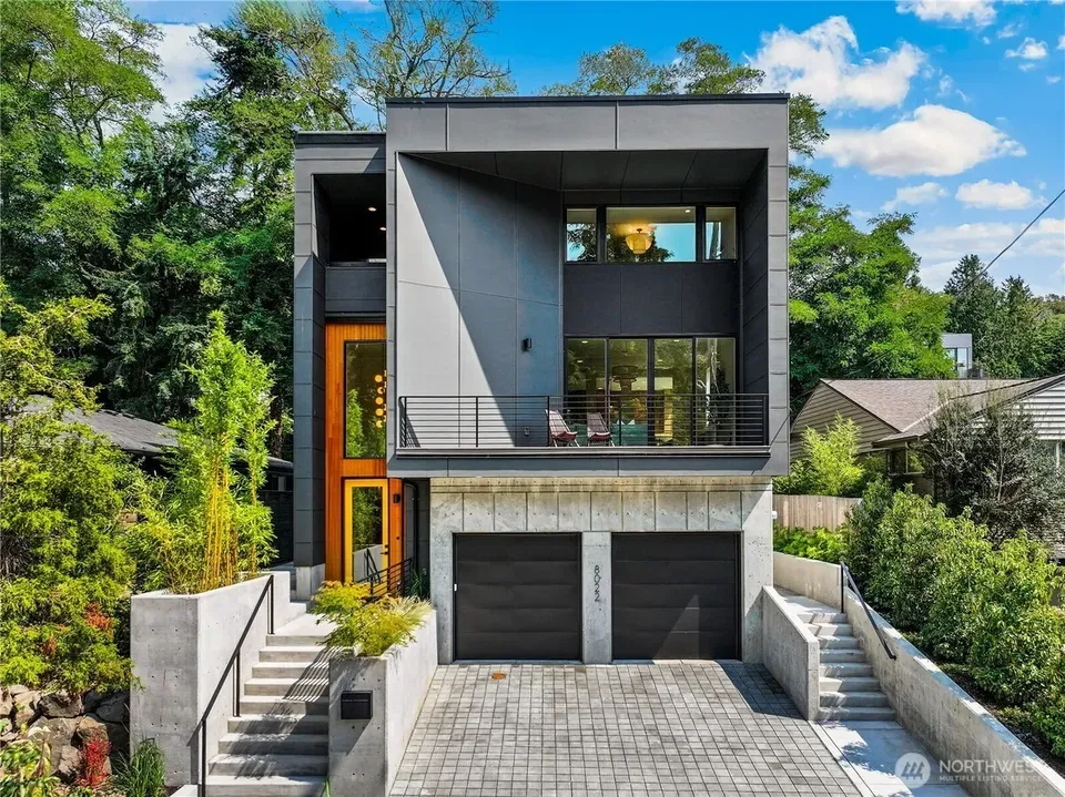 5 Bed 3 Bath Modern Architectural Estate in Seattle, WA - 2