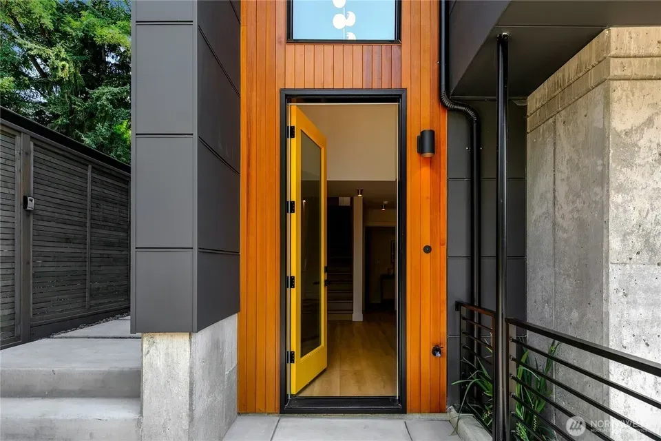 5 Bed 3 Bath Modern Architectural Estate in Seattle, WA - 3