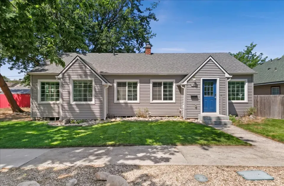 5 Bed 3 Bath Modern Contemporary Residence in Boise, ID