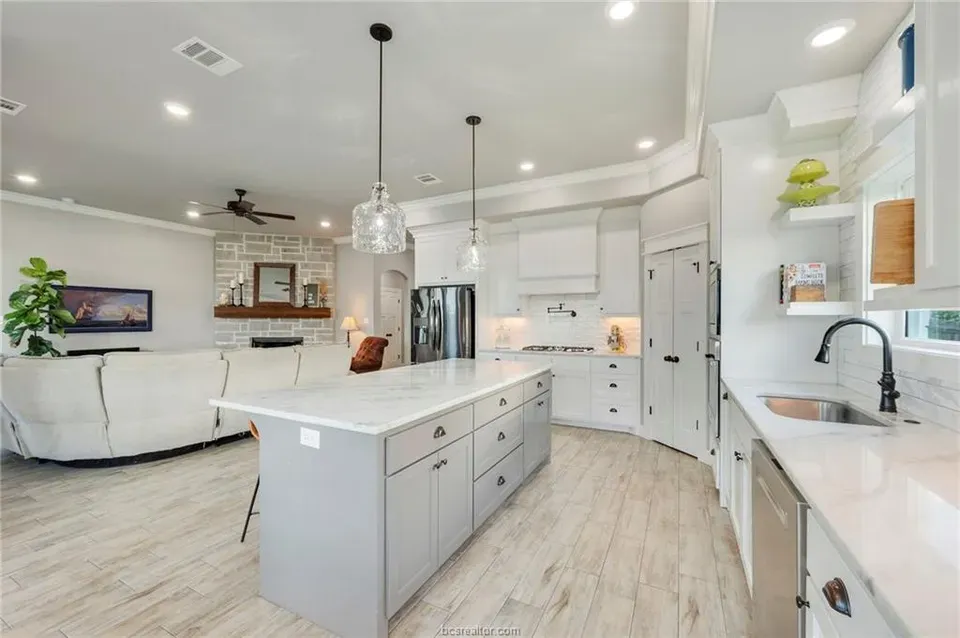 5 Bed 3 Bath Modern Contemporary Residence in College Station, TX - 5