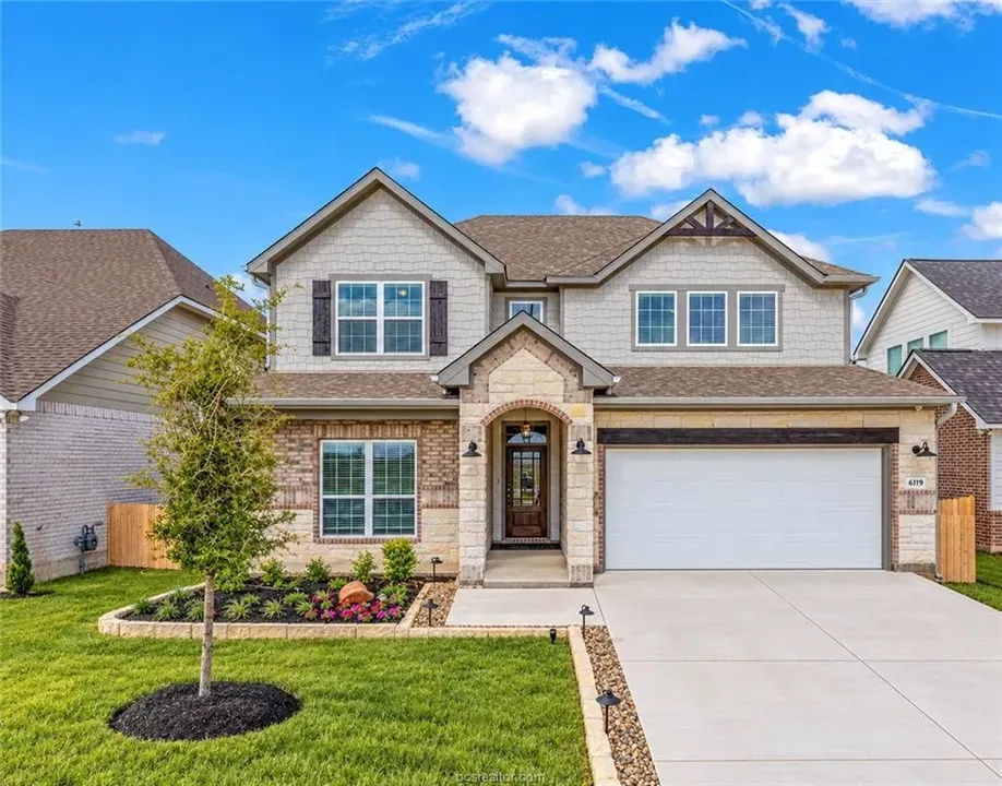 5 Bed 3 Bath Modern Contemporary Residence in College Station, TX - 1
