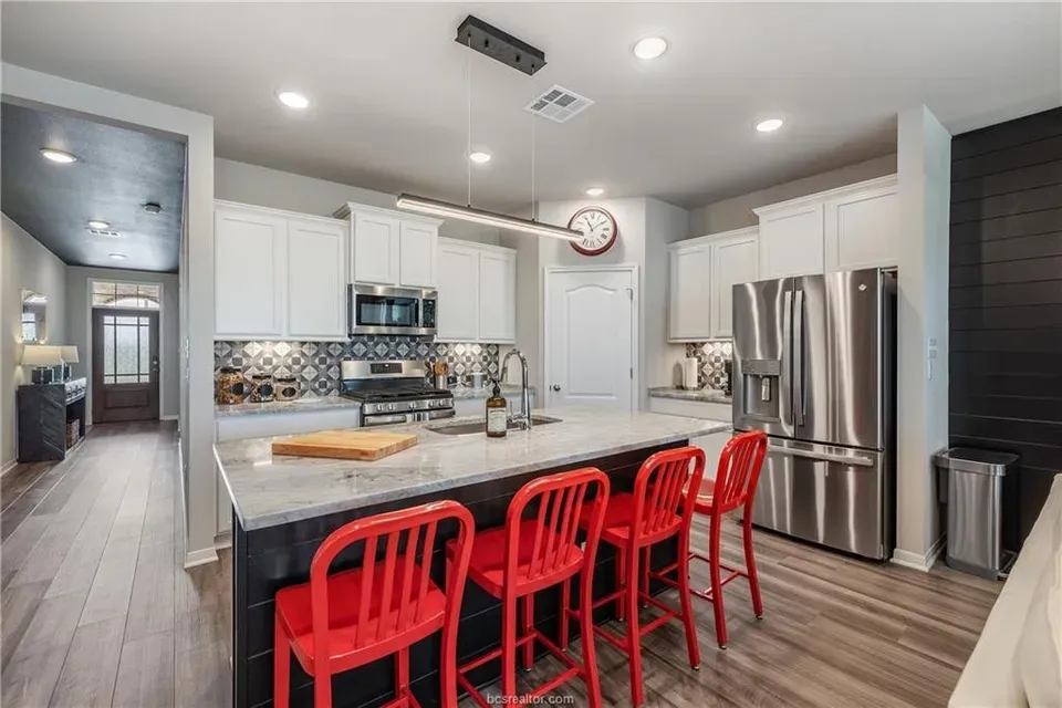 5 Bed 3 Bath Modern Contemporary Residence in College Station, TX - 5