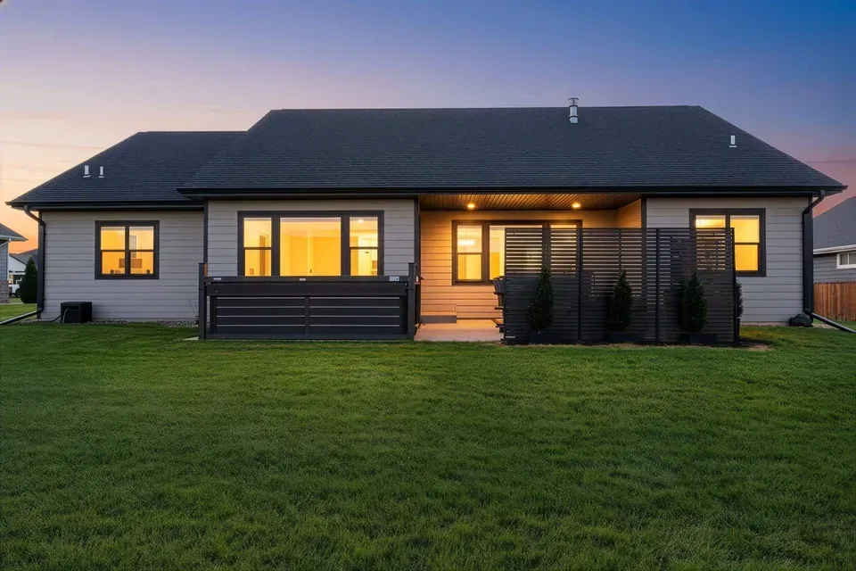 5 Bed 3 Bath Modern Contemporary Residence in Green Bay, WI - 2