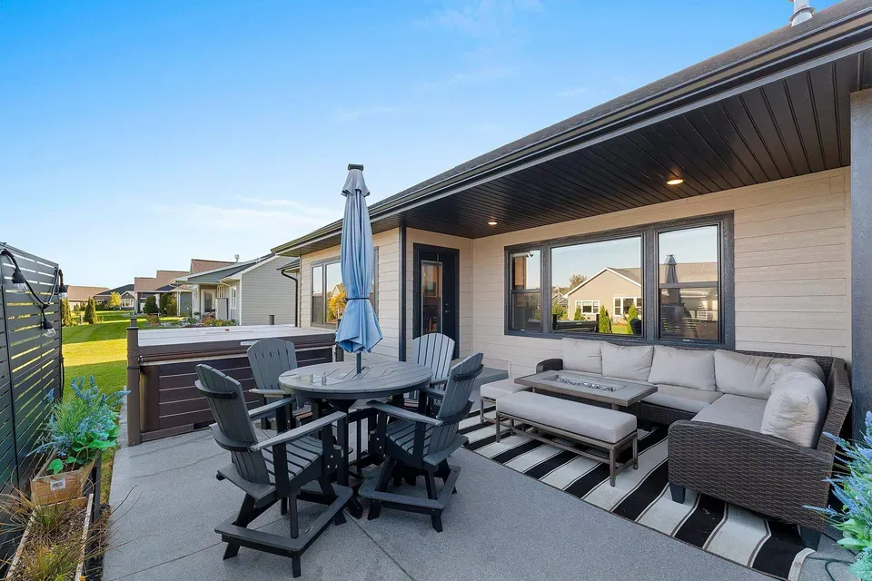 5 Bed 3 Bath Modern Contemporary Residence in Green Bay, WI - 3