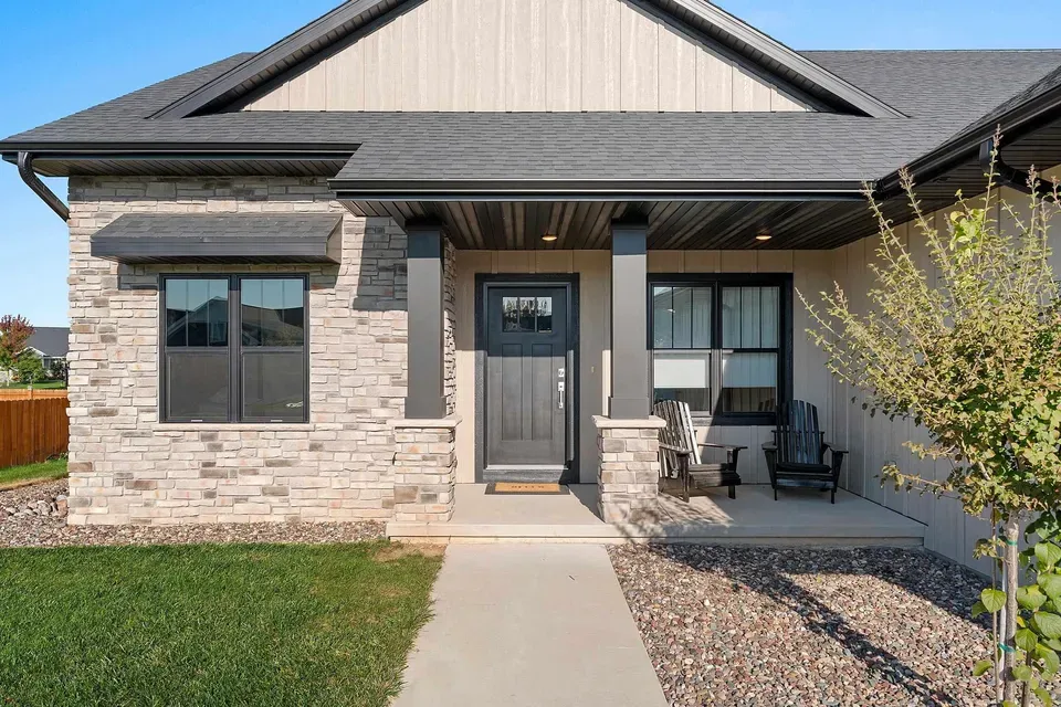 5 Bed 3 Bath Modern Contemporary Residence in Green Bay, WI - 4