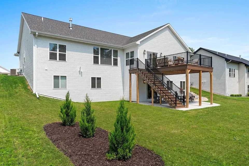 5 Bed 3 Bath Modern Contemporary Residence in Green Bay, WI