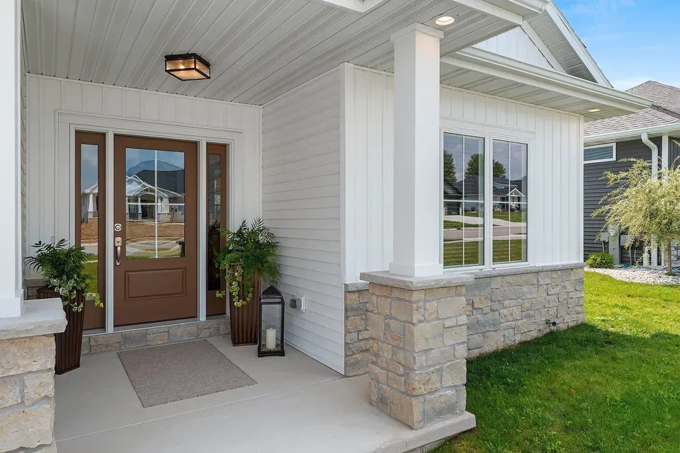 5 Bed 3 Bath Modern Contemporary Residence in Green Bay, WI - 3