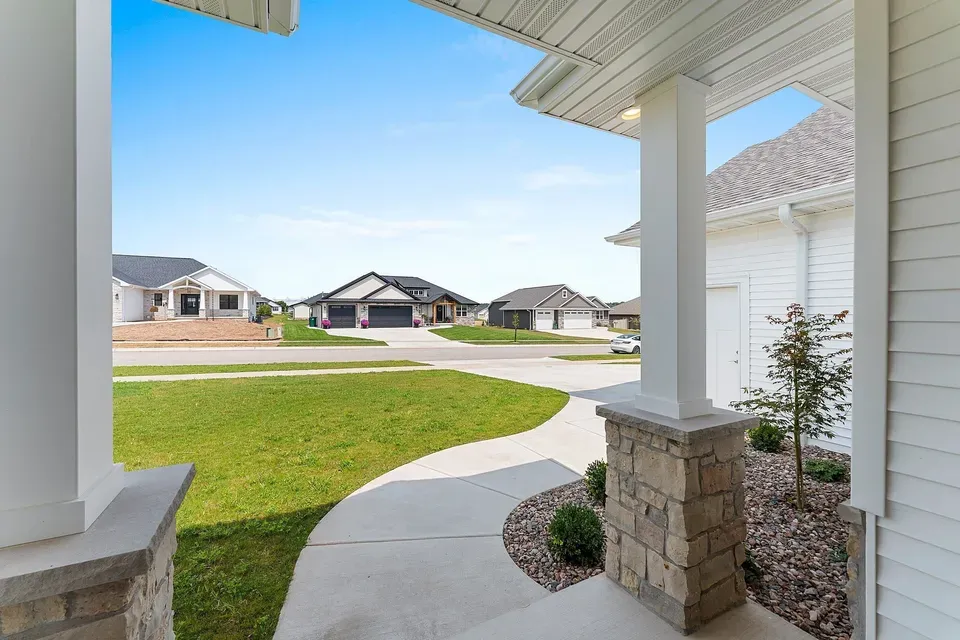 5 Bed 3 Bath Modern Contemporary Residence in Green Bay, WI - 4