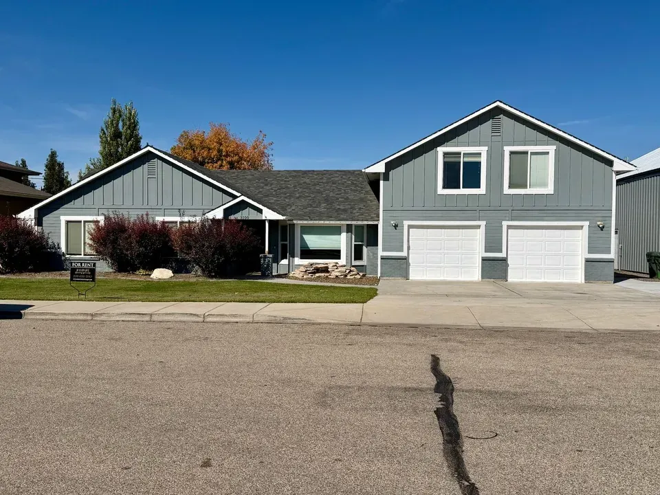 5 Bed 3 Bath Modern Contemporary Residence in Meridian, ID - 1