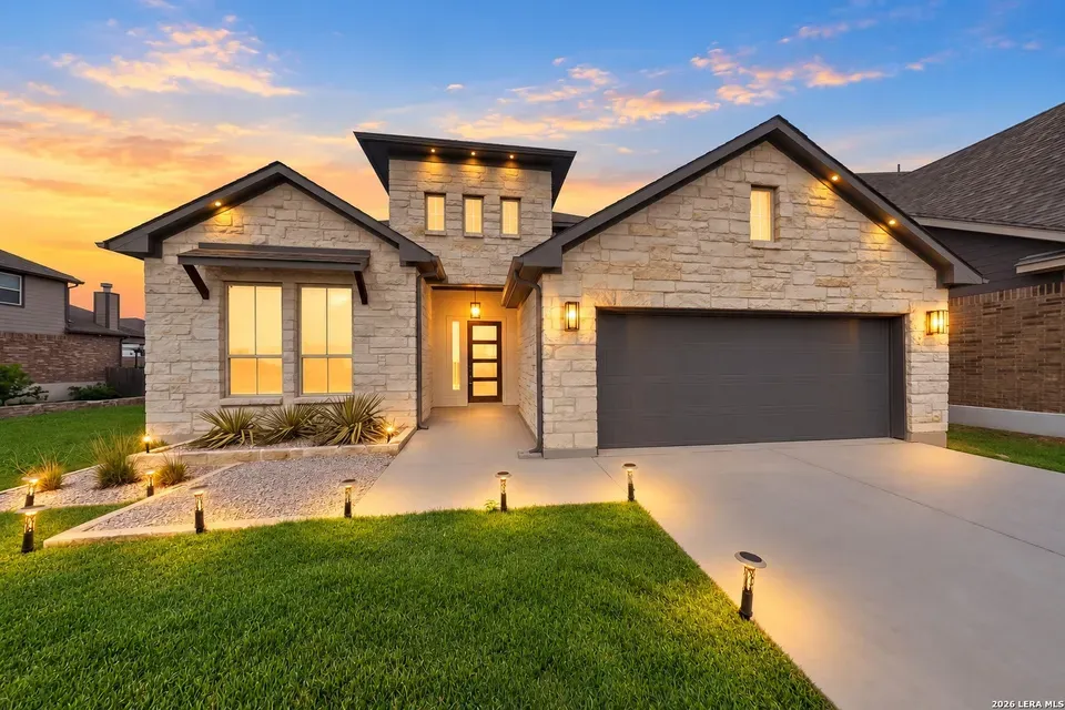 5 Bed 3 Bath Modern Contemporary Residence in New Braunfels, TX