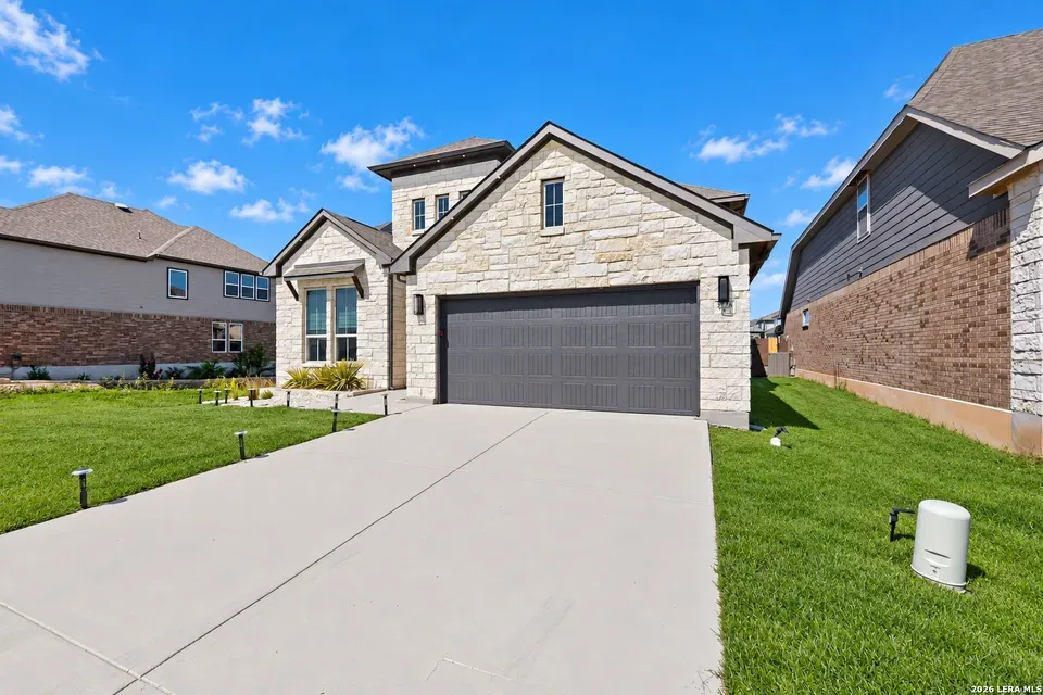 5 Bed 3 Bath Modern Contemporary Residence in New Braunfels, TX - 4