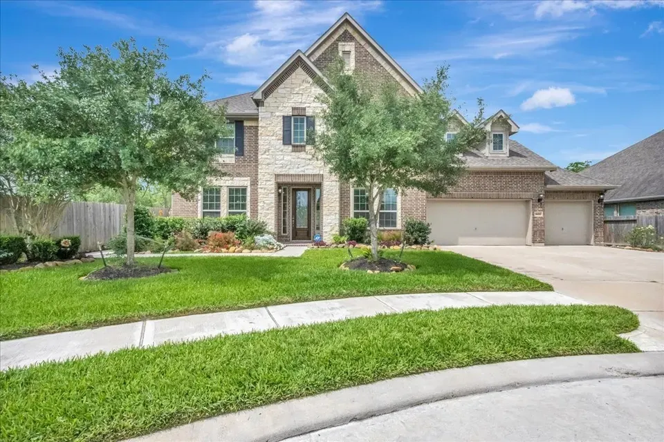 5 Bed 3 Bath Modern Contemporary Residence in Pearland, TX - 1
