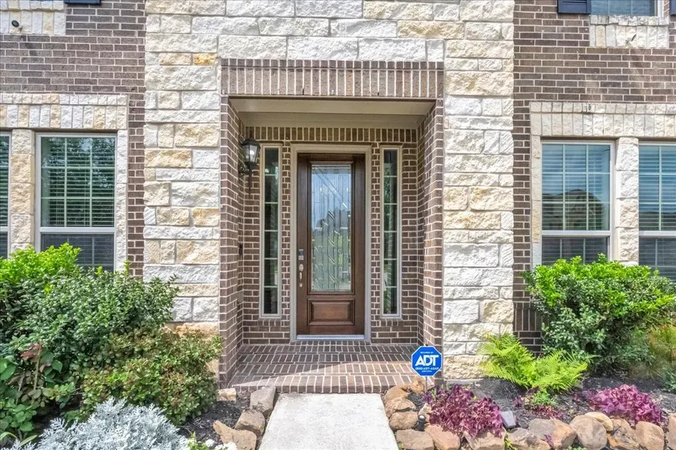 5 Bed 3 Bath Modern Contemporary Residence in Pearland, TX - 5