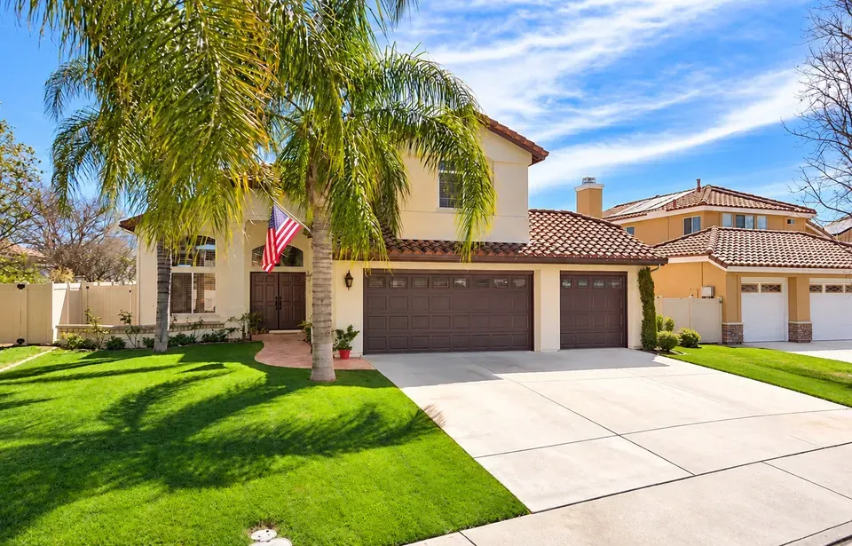 5 Bed 3 Bath Modern Contemporary Residence in Temecula, CA
